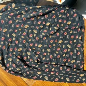 Leaf Patterned Black Scarf